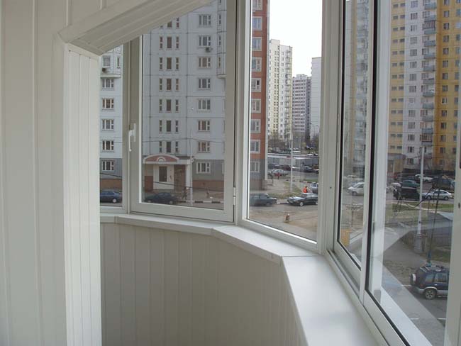 Закругленное радиусное остекление полукруглого балкона и лоджии Руза