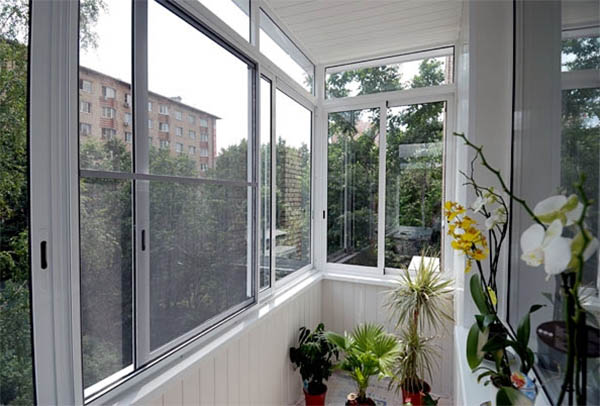 Недорогое остекление балконов и лоджий алюминиевым профилем от производителя окон Руза