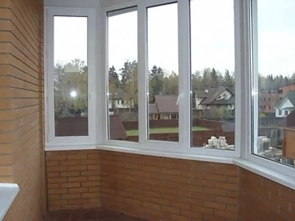 Остекления балкона в частном доме, коттедже и даче Руза