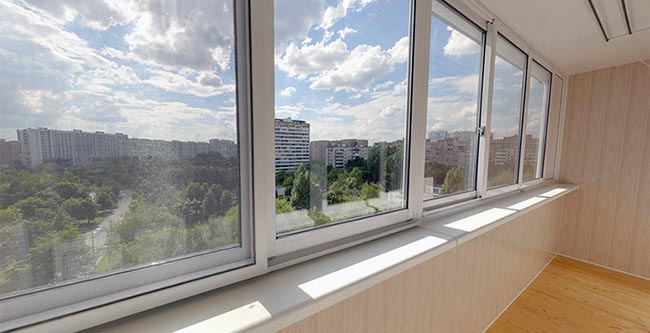 Чем застеклить балкон: ПВХ или алюминием Руза