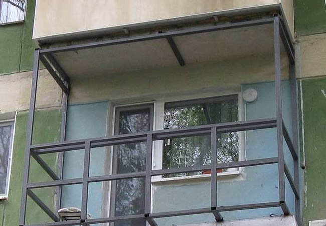Альтернативное остекление балкона оргстеклом вместо стекла Руза