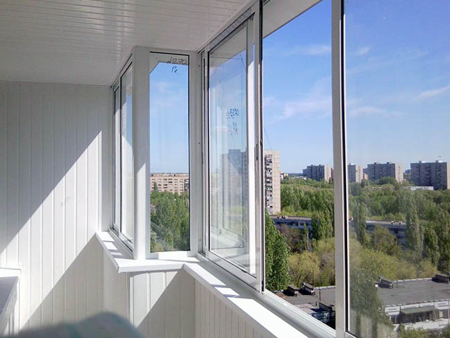 Нестандартное остекление балконов косой формы и проблемных балконов Руза